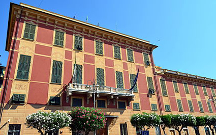 Palazzo Franzoni, Prenotare un hotel a Lavagna