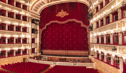 Teatro San Carlo. Prenotare un hotel a Napoli 