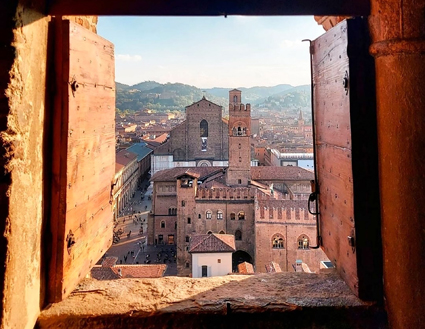 Vista da una finestra, prenota un hotel a Bologna