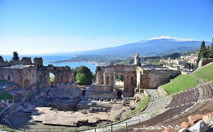 Panorama teatro e vulcano a Taormina