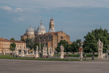 Piazza della Cattedrale. Prenotare un hotel a Padova