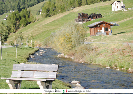 panchina fiume, prenotare un hotel a Livigno